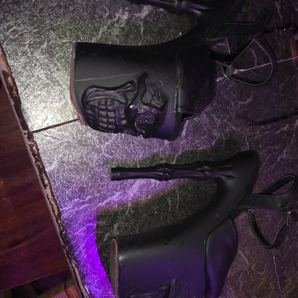 Pleaser Black Skull Heels - Picture 4 of 5